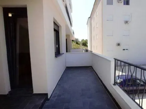 Rent, one bedroom apartment, 45m², Centar, Tivat - image 8