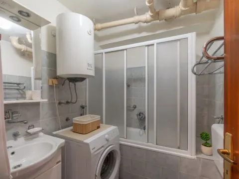 Izdavanje, dvosoban stan, 50m², Centar, Podgorica - image 9