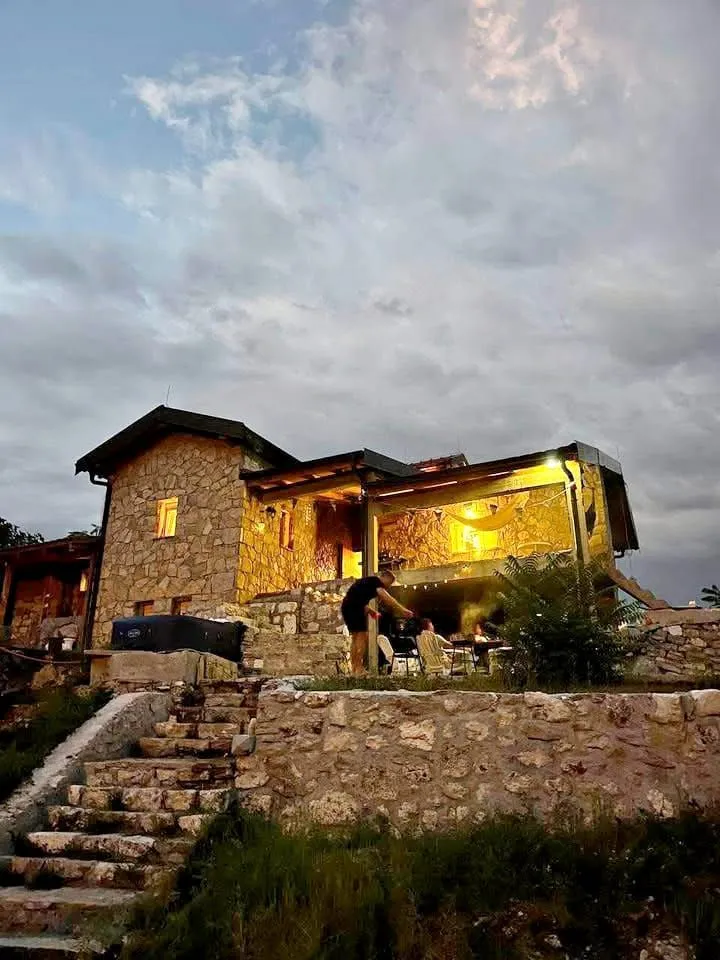 Sale, house, 208m², Obzovica, Cetinje