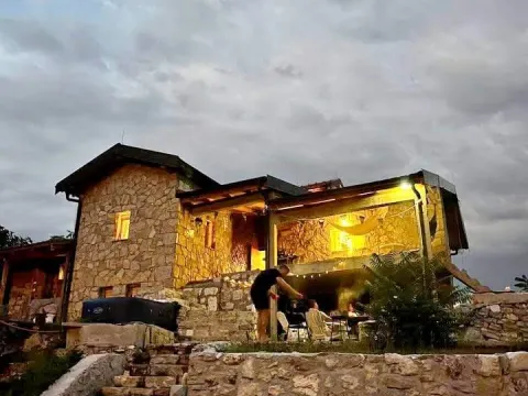 Sale, house, 208m², Obzovica, Cetinje - image 1