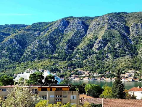 Rent, two bedroom apartment, 67m², Kotor, Crna Gora - image 3