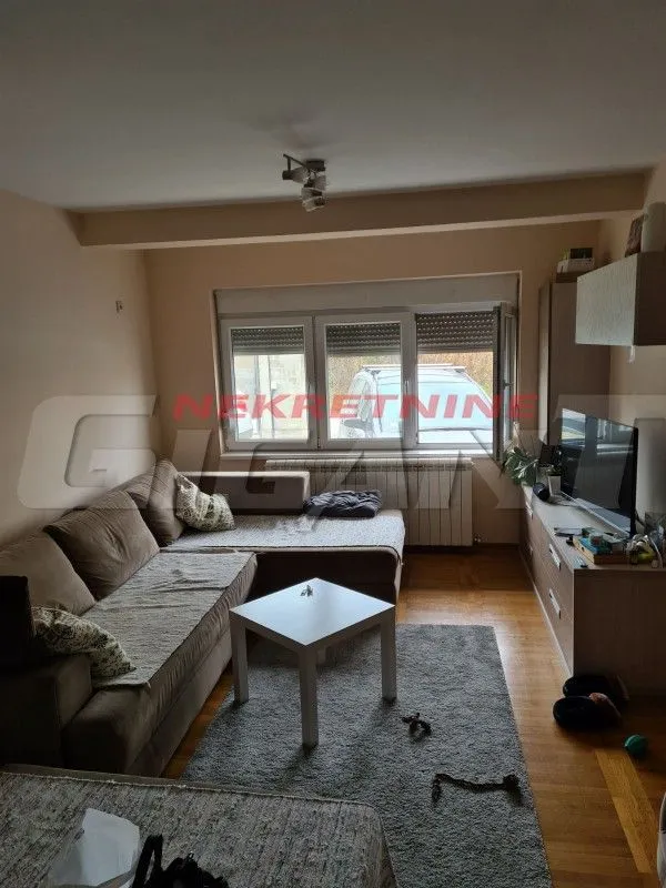 Prodaja, kuća, 520m², Veliki Mokri Lug, Zvezdara Sve Podlokacije