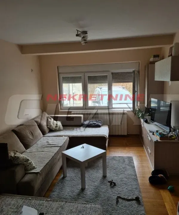 Prodaja, kuća, 520m², Veliki Mokri Lug, Zvezdara Sve Podlokacije