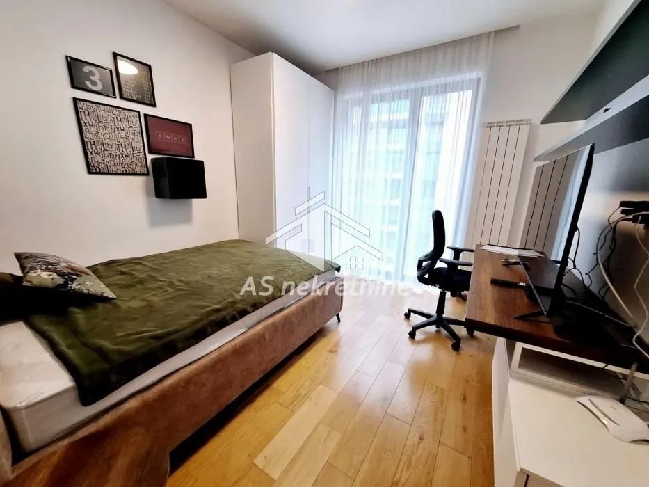 Izdavanje, četvorosoban stan, 120m², Stari Grad, Beograd