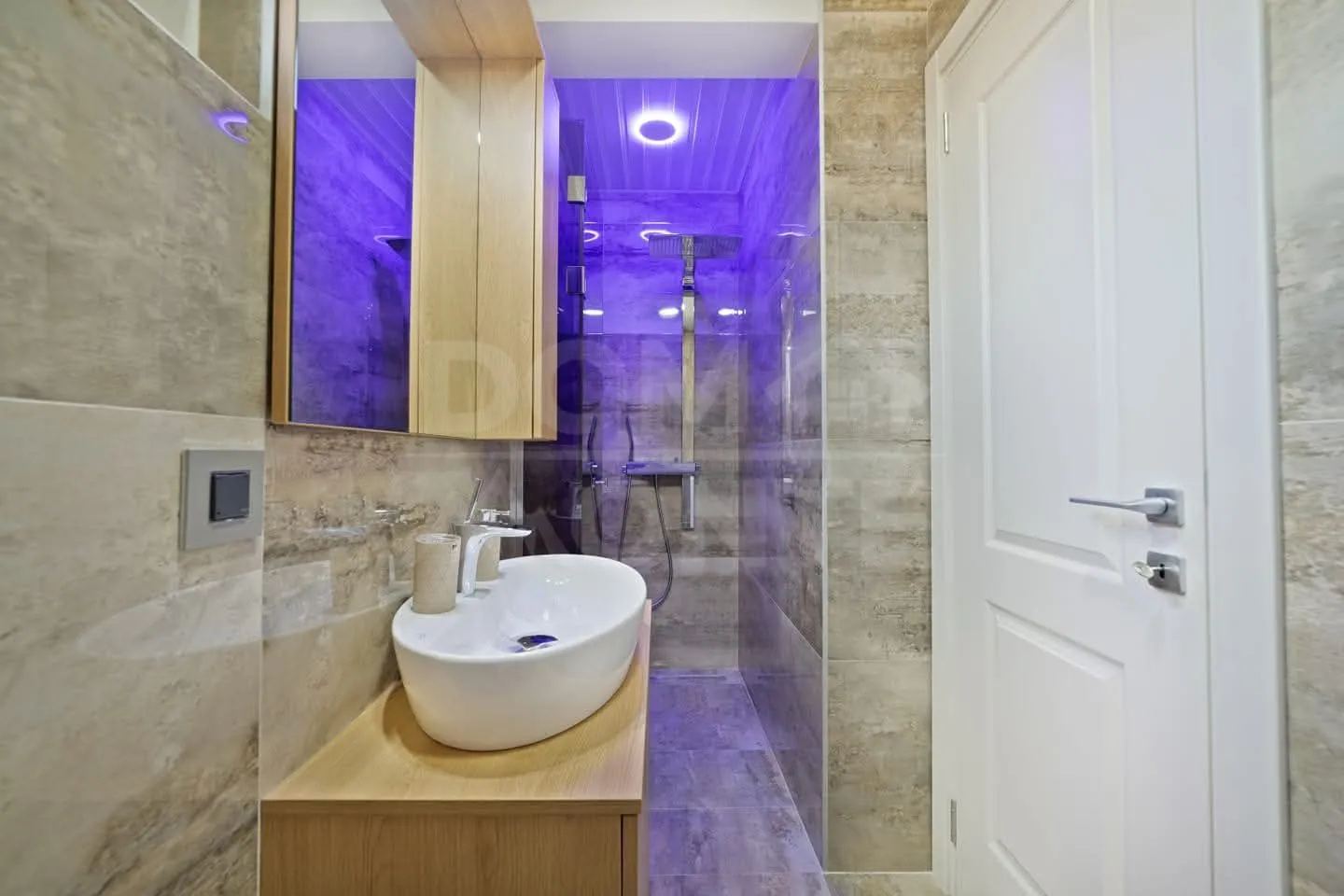 Izdavanje, dvosoban stan, 60m², Tivat, Crna Gora