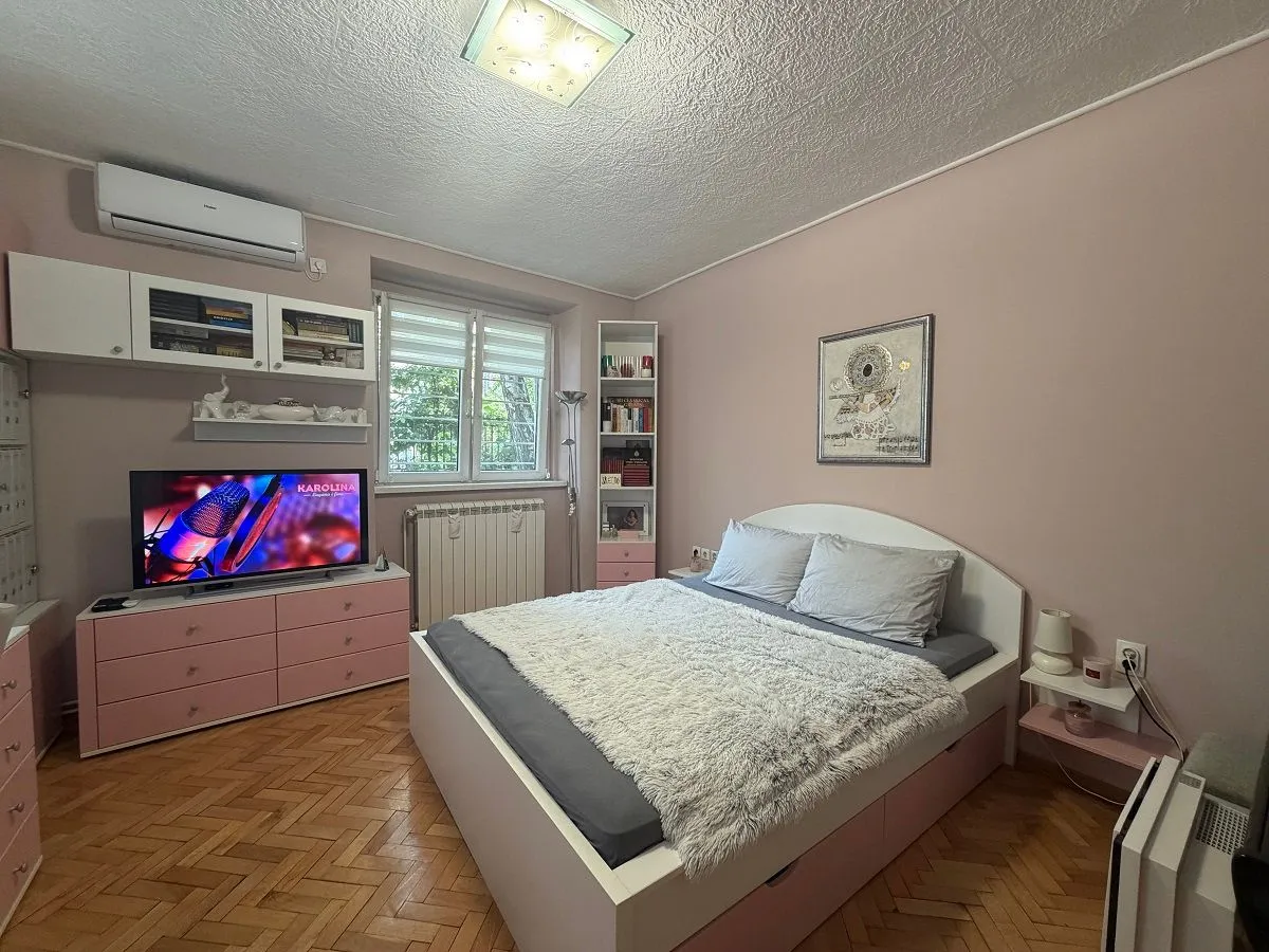 Sale, two bedroom apartment, 34m², Kalenić Pijaca, Vračar Sve Podlokacije