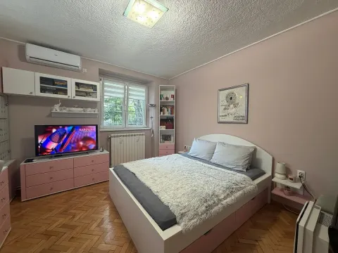 Sale, two bedroom apartment, 34m², Kalenić Pijaca, Vračar Sve Podlokacije - image 5