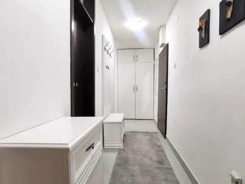 Izdavanje, stan, 76m², Blok 5, Podgorica - image 9