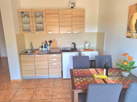 Daily-rent, one bedroom apartment, 56m², Buljarica, Budva - image 7