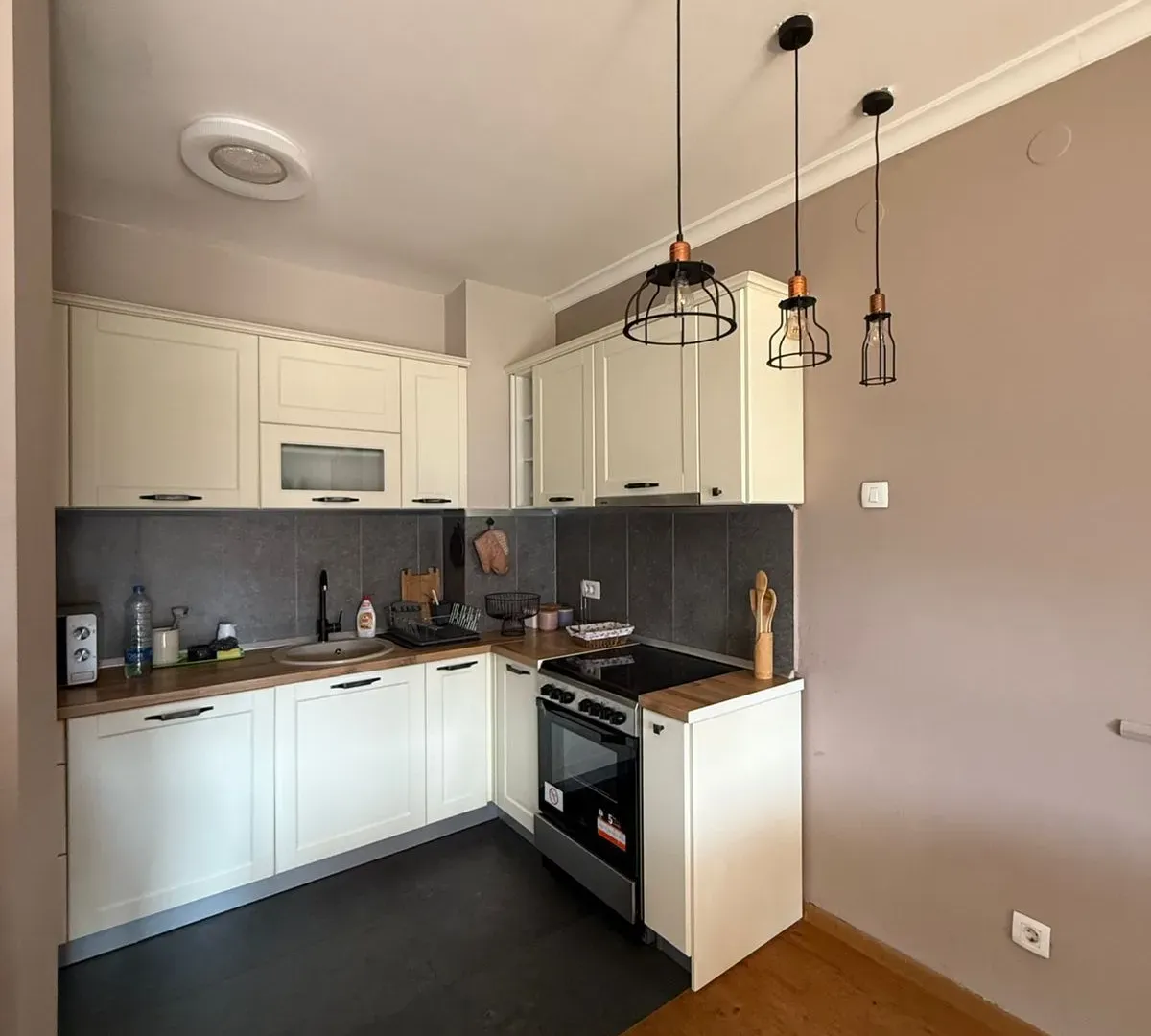Izdavanje, dvosoban stan, 74m², Blok 9, Podgorica