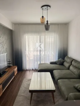 Moderan dnevni boravak sa garniturom i TV komodom. - image 15