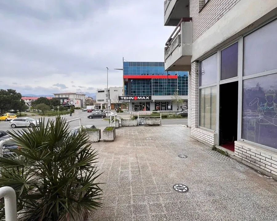 Izdavanje, poslovni prostor, 125m², Stari Aerodrom, Podgorica