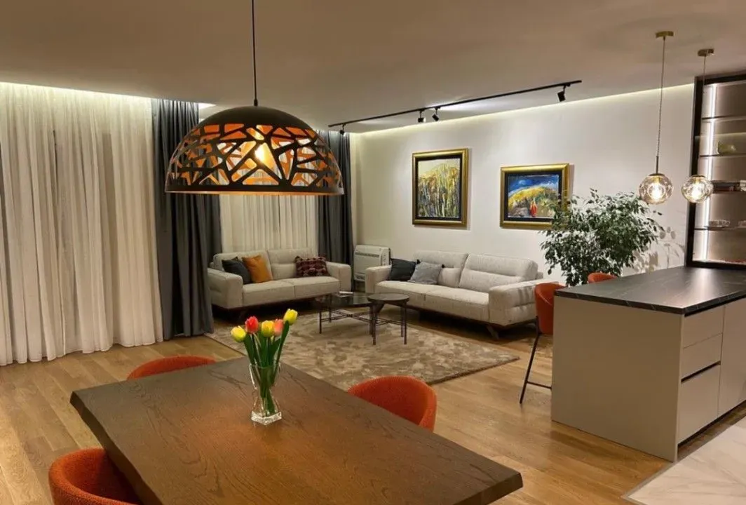 Izdavanje, dvosoban stan, 108m², Central Point, Podgorica