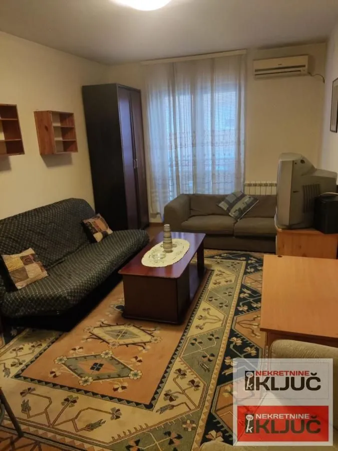 Izdavanje, garsonjera, 27m², Grbavica, Novi Sad Sve Podlokacije