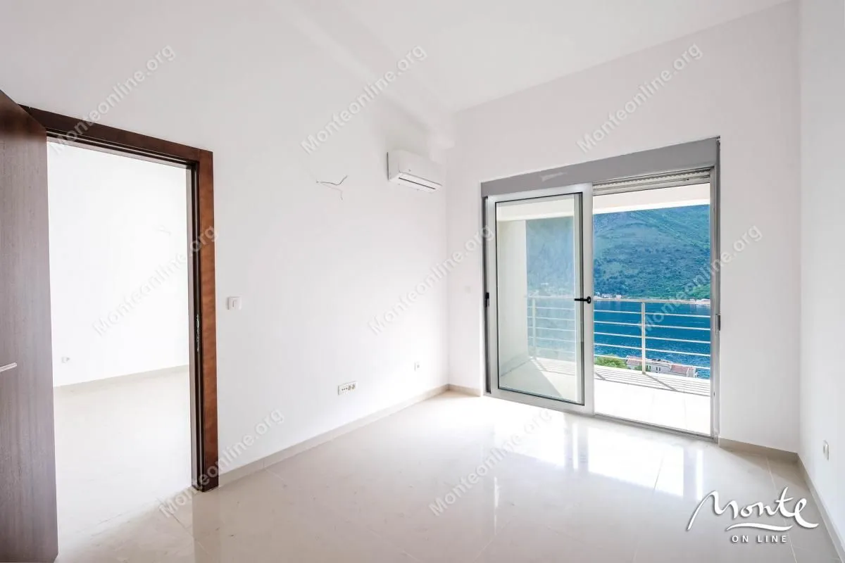 Prodaja, trosoban stan, 103m², Dobrota, Kotor