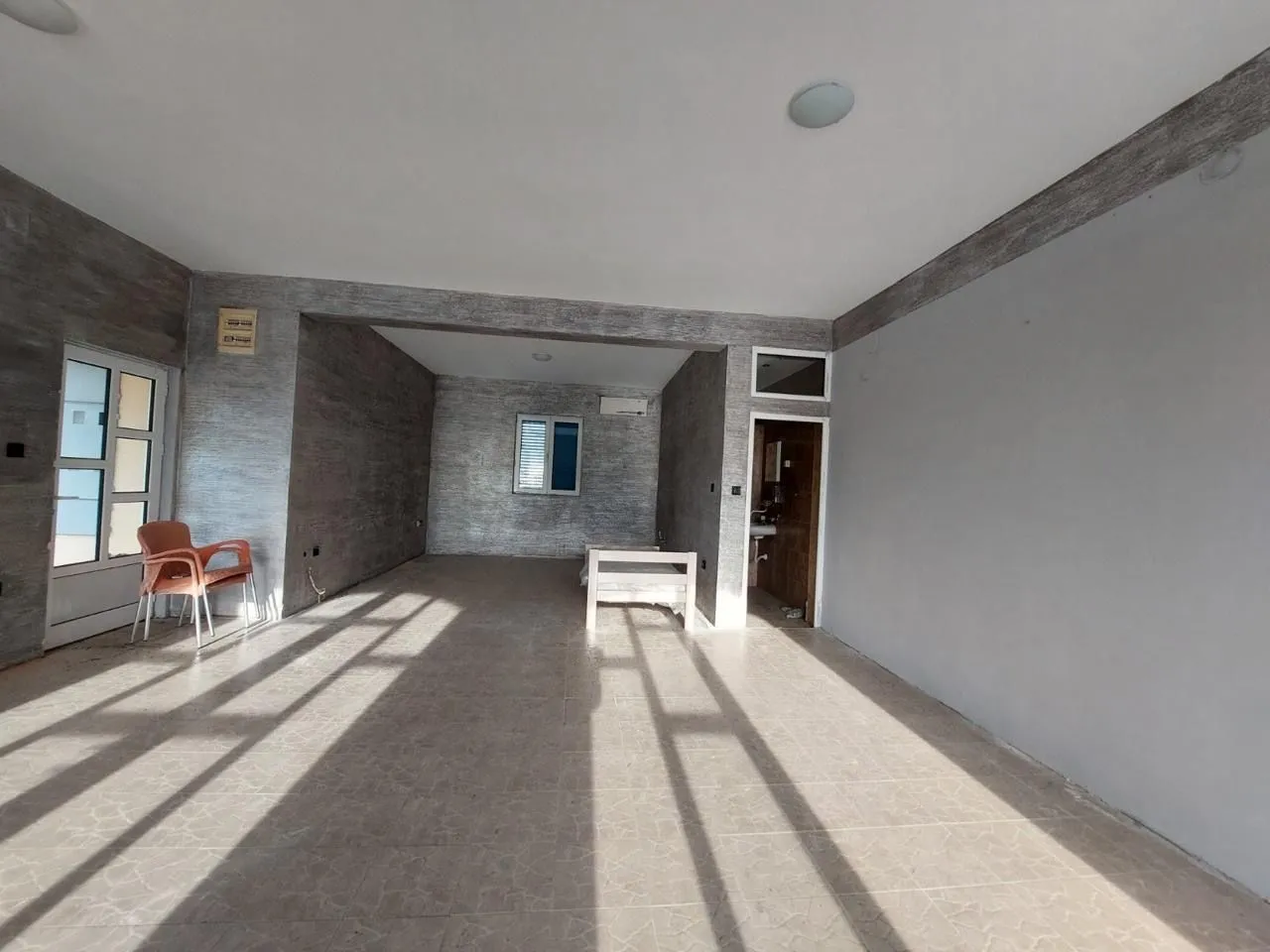 Izdavanje, poslovni prostor, 50m², Radanovići, Kotor