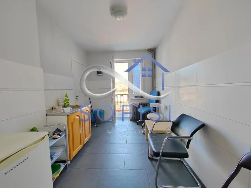 Izdavanje, poslovni prostor, 80m², Centar, Novi Sad
