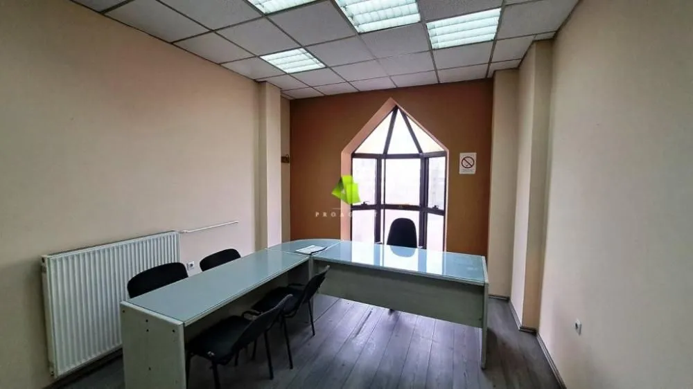Rent, office space, 110m², Medijana, Niš