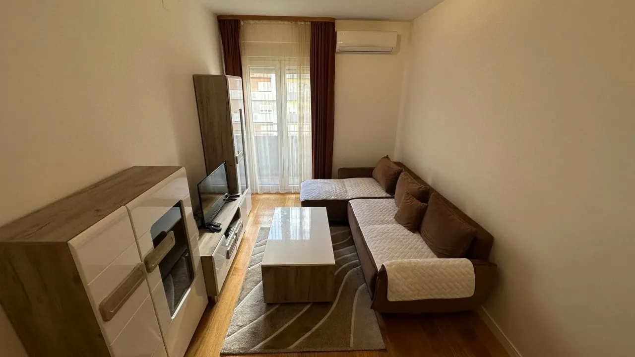 Izdavanje, jednosoban stan, 42m², Central Point, Podgorica