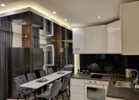 Modern kitchen connected to the dining area. - image 4