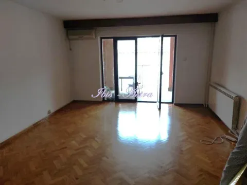 Prodaja, četvorosoban stan, 111m², Stari Grad, Beograd - image 2