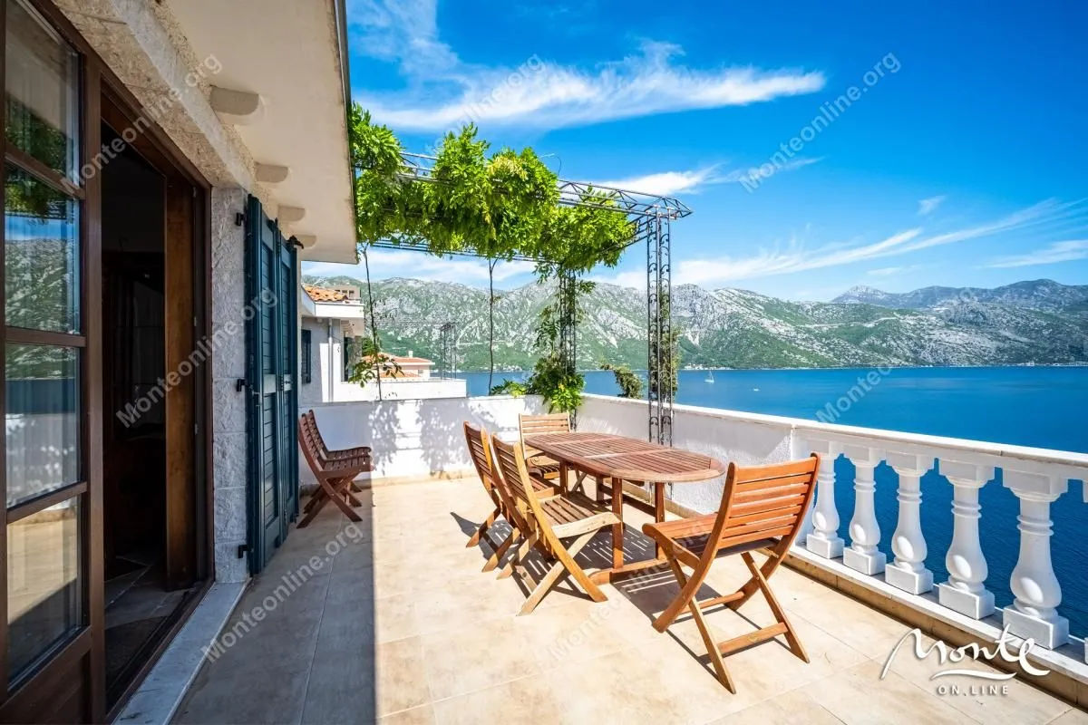 Prodaja, dvosoban stan, 92m², Kostanjica, Kotor