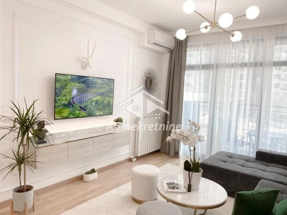 Izdavanje, dvosoban stan, 56m², Savski Venac, Beograd