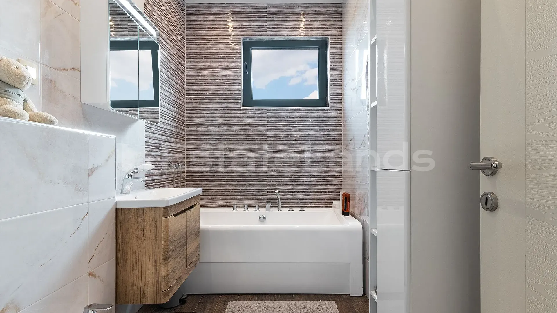 Sale, two bedroom apartment, 81m², Bečići, Budva