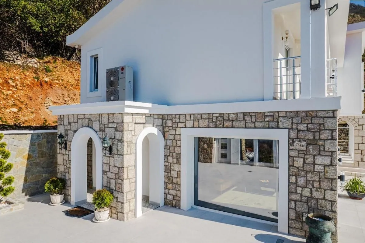 Sale, house, 350m², Reževići, Budva