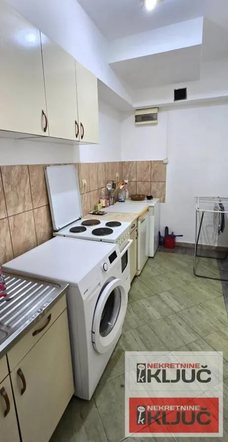 Izdavanje, jednosoban stan, 40m², Socijalno, Novi Sad Sve Podlokacije
