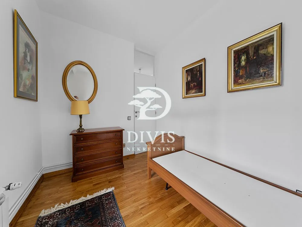 Izdavanje, kuća, 111m², Dedinje Sve Podlokacije, Beograd