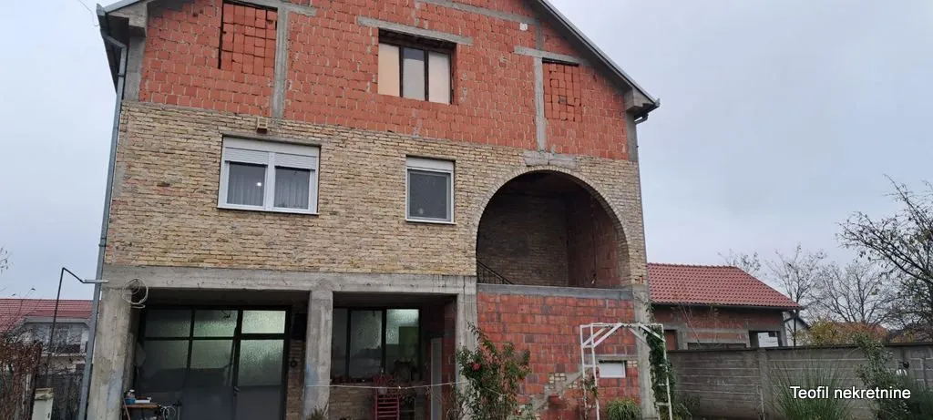 Prodaja, kuća, 365m², Nova Pazova, Stara Pazova