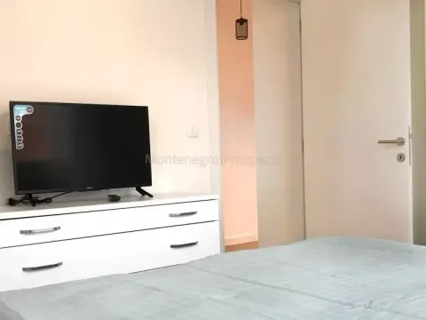 Izdavanje, trosoban stan, 54m², Centar, Bar - image 7