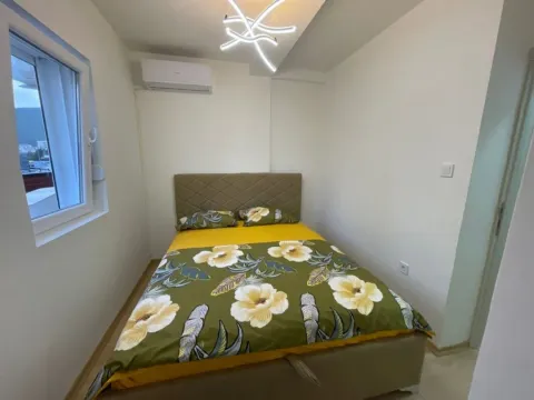 Rent, two bedroom apartment, 60m², Budva, Crna Gora - image 10