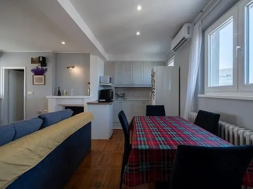 Izdavanje, trosoban stan, 65m², Vračar Hram, Vračar Sve Podlokacije