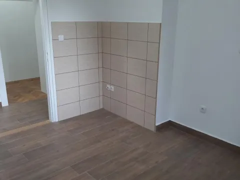 Izdavanje, trosoban stan, 105m², Centar, Novi Sad - image 12