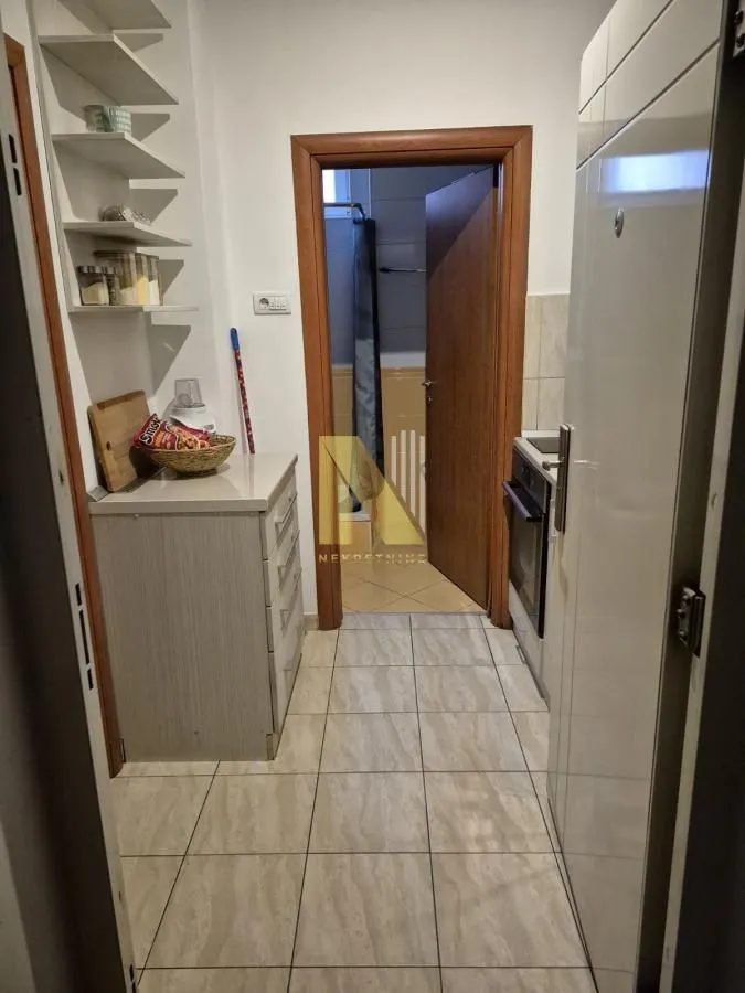 Izdavanje, garsonjera, 27m², Grbavica, Novi Sad Sve Podlokacije