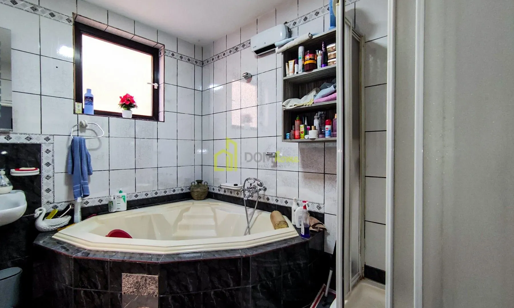 Sale, house, 405m², Stari Aerodrom, Podgorica