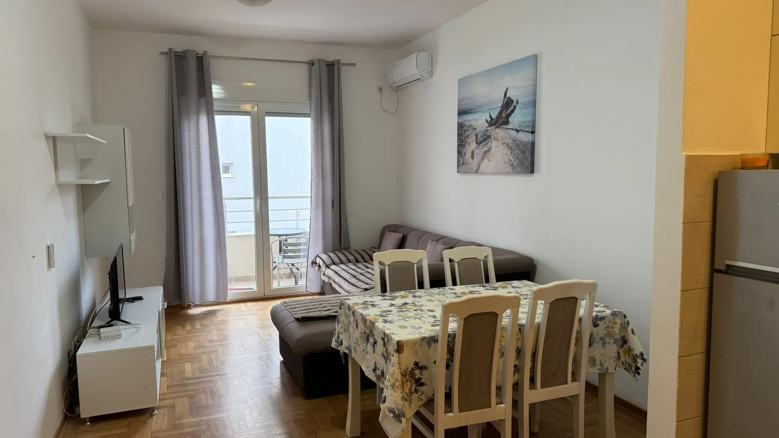 Izdavanje, dvosoban stan, 55m², Velji Vinogradi, Budva