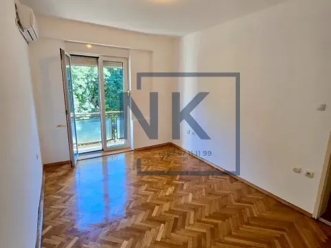 Izdavanje, jednosoban stan, 49m², Centar, Podgorica - image 2