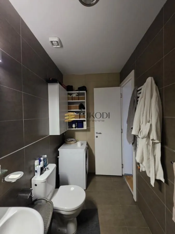 Prodaja, četvorosoban stan, 114m², Sremska Kamenica, Petrovaradin