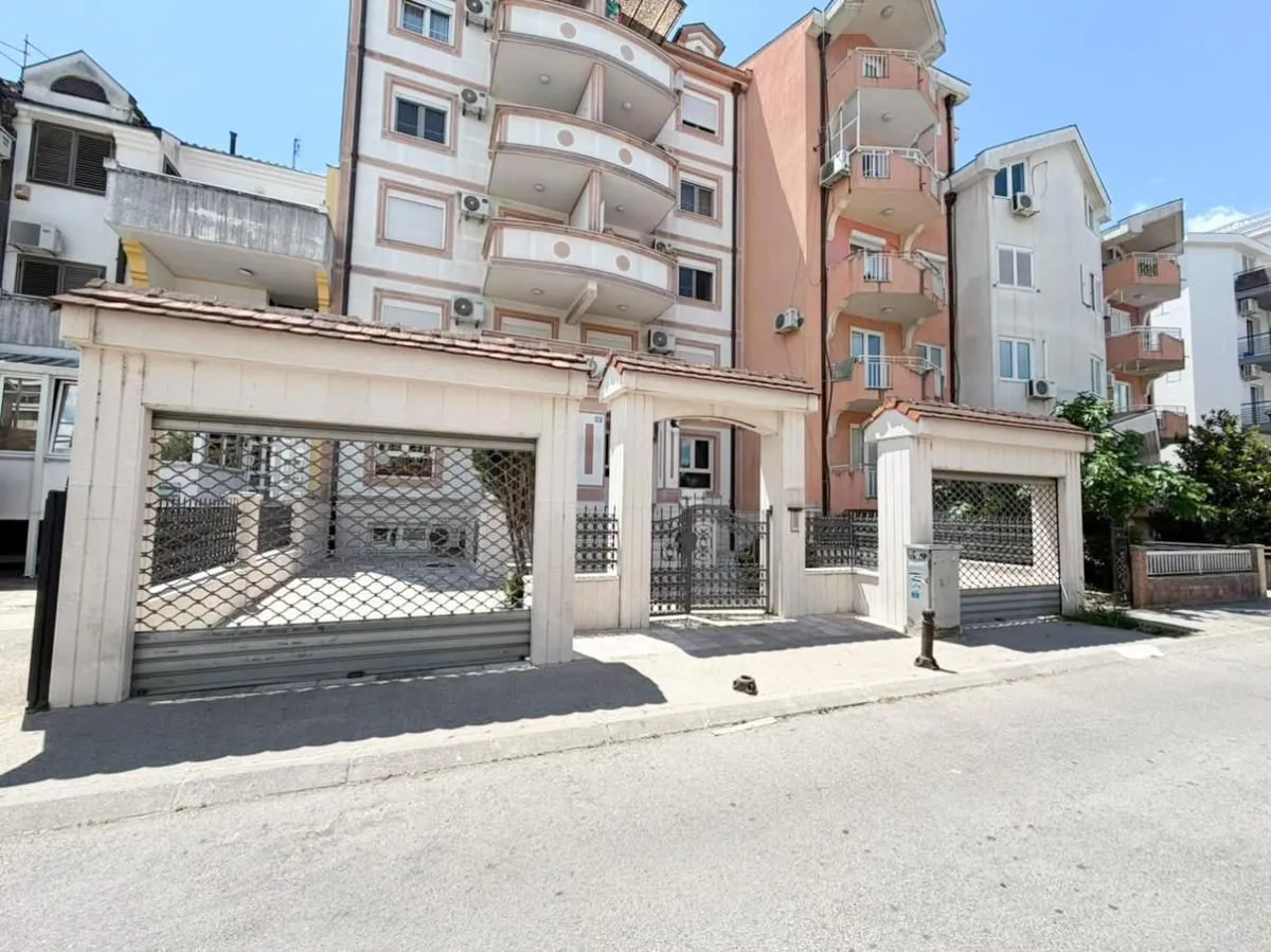 Rent, office space, 150m², Ljubović, Podgorica