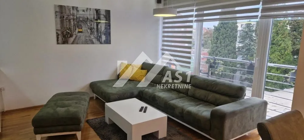 Izdavanje, trosoban stan, 74m², Socijalno, Novi Sad Sve Podlokacije