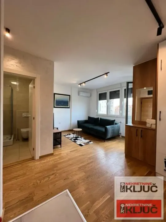 Prodaja, garsonjera, 27m², Bulevar patrijarha Pavla, Novi Sad Sve Podlokacije