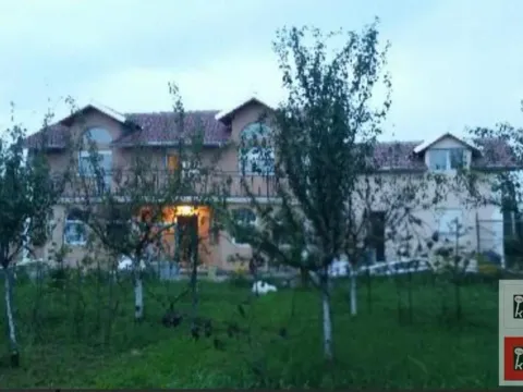 Izdavanje, kuća, 400m², Trandžament, Petrovaradin - image 2