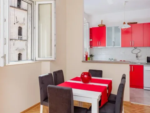 Rent, two bedroom apartment, 62m², Stari Grad Kotor, Kotor - image 11