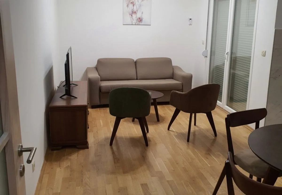 Izdavanje, stan, 44m², Blok 6, Podgorica