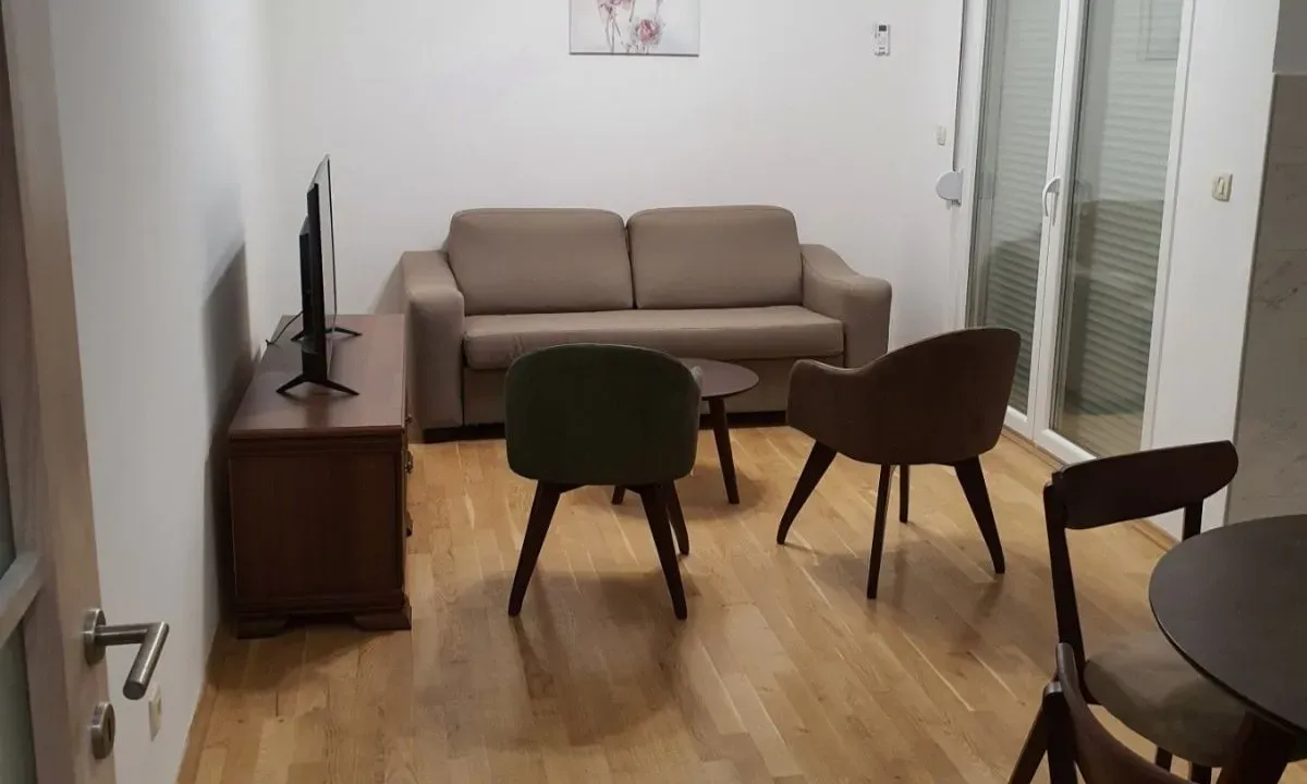 Izdavanje, stan, 44m², Blok 6, Podgorica