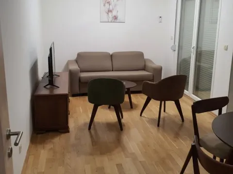 Izdavanje, stan, 44m², Blok 6, Podgorica