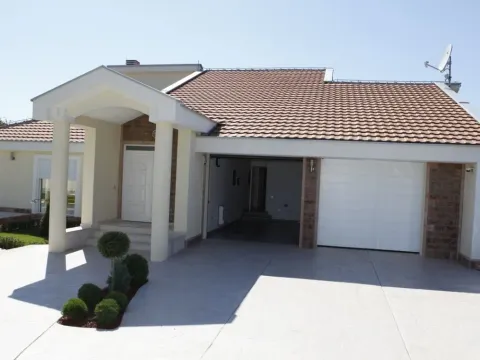 Prodaja, kuća, 250m², Donji Kokoti, Podgorica - image 17